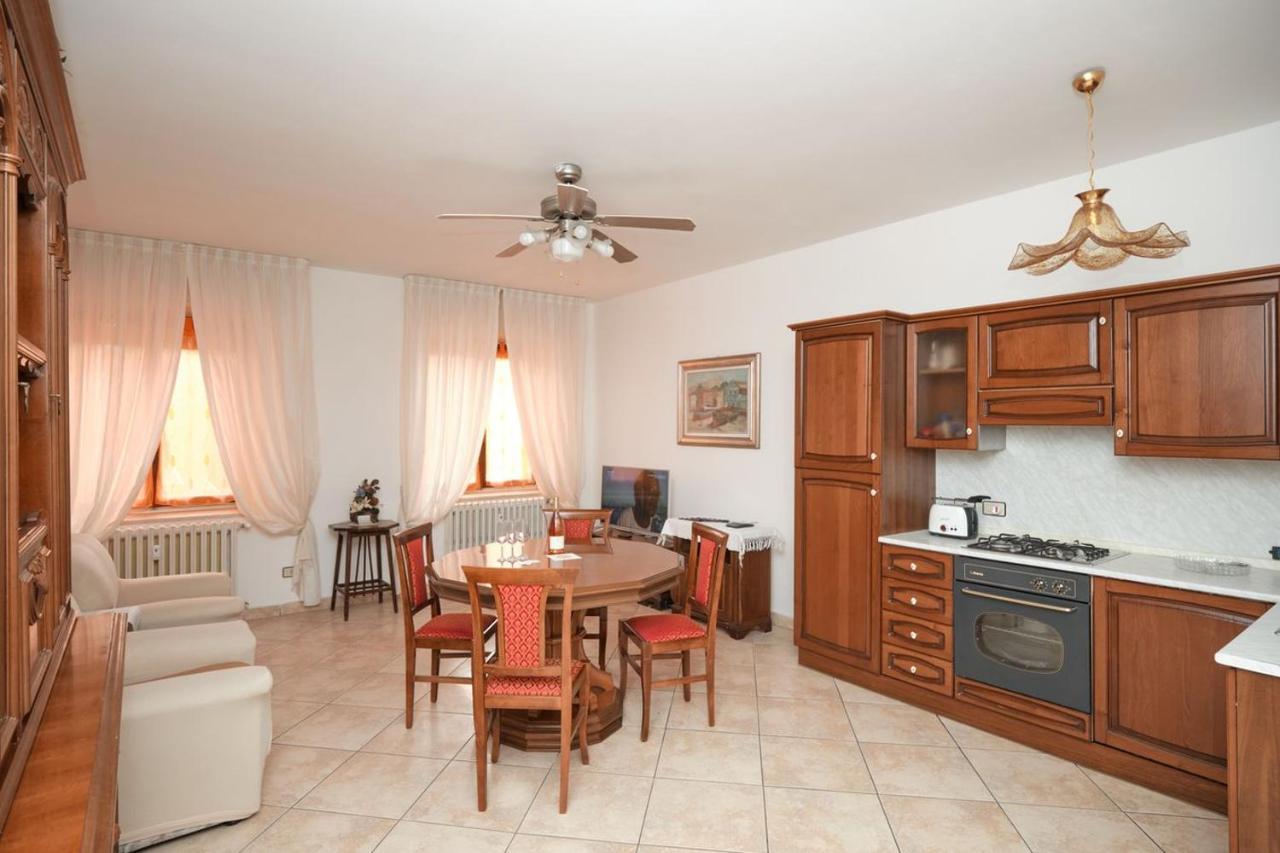 Appartamento Floriana デセンツァーノ・デル・ガルダ エクステリア 写真