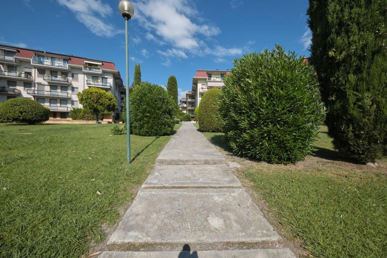 Appartamento Floriana デセンツァーノ・デル・ガルダ エクステリア 写真